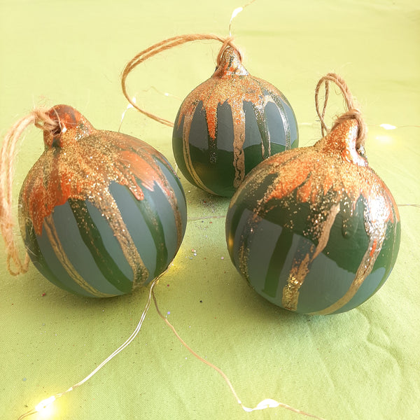 BAUBLES & BUBBLES - join the waiting list for Christmas 2025 paint parties