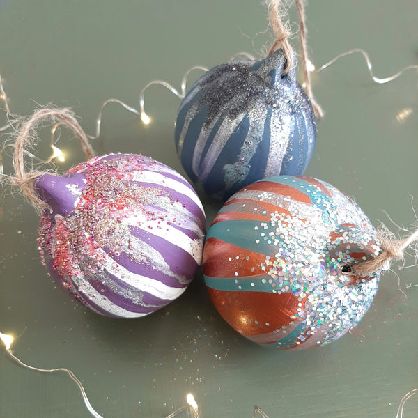 BAUBLES & BUBBLES Christmas Paint Party in Stotfold, festive craft class