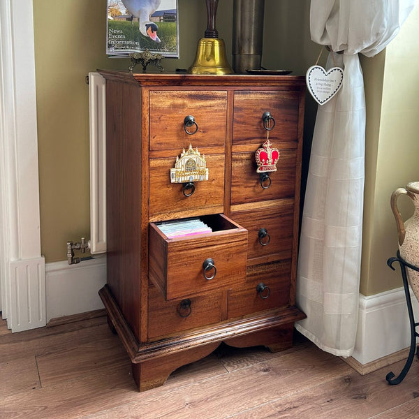 Wooden multi drawer hallway chest, before a 1-to-1 furniture painting workshop 