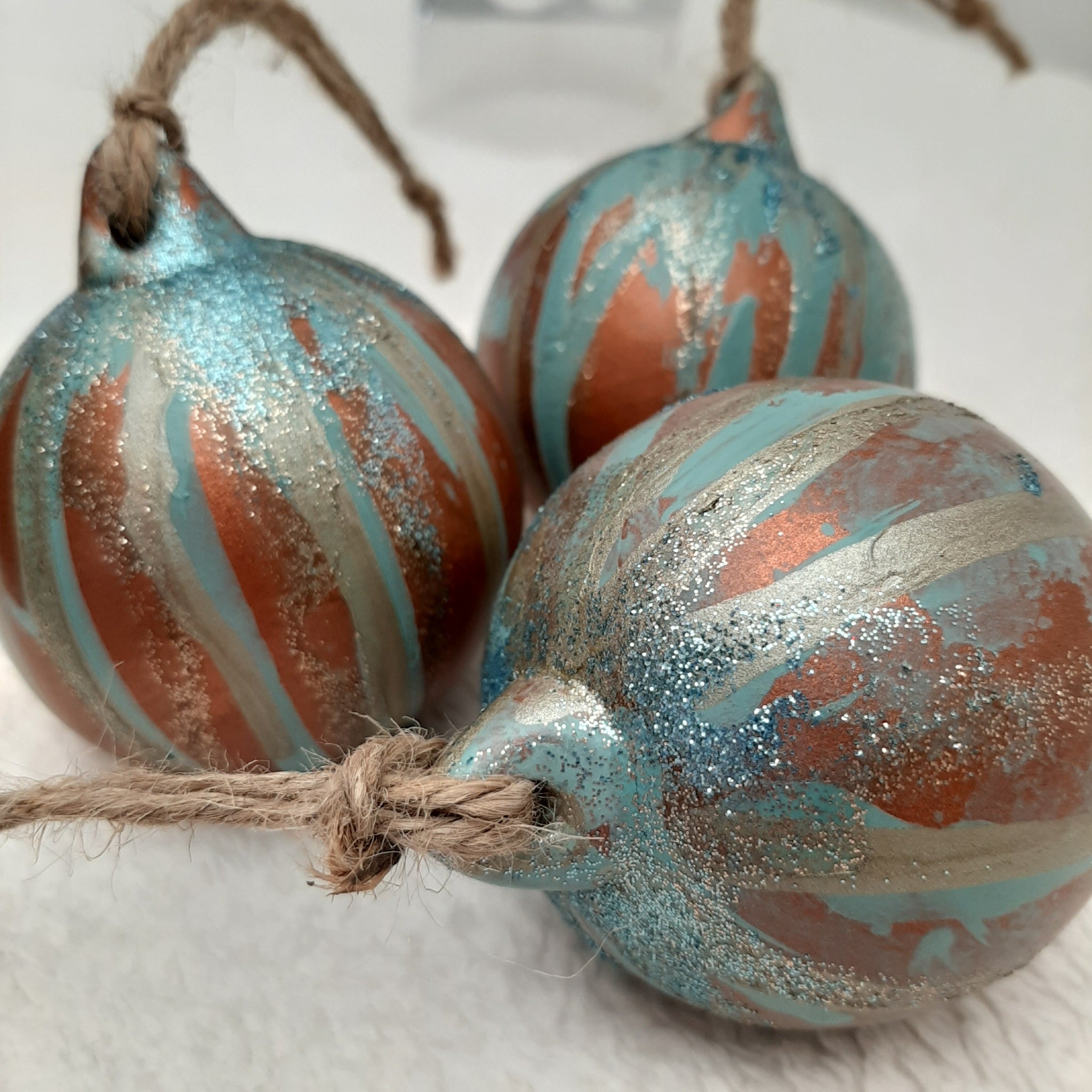 BAUBLES & BUBBLES Christmas Paint Party in Stotfold, festive craft class